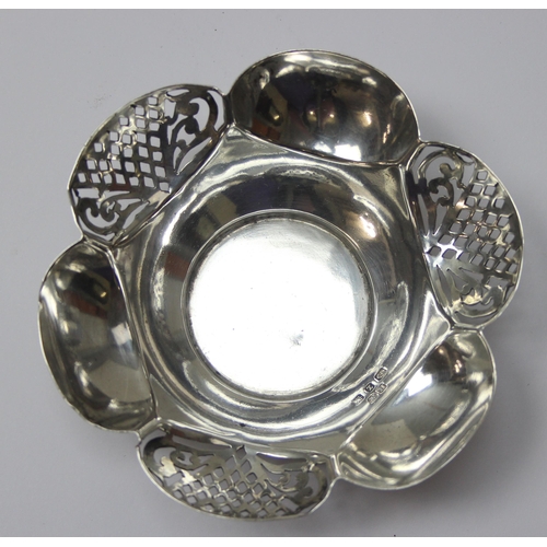 1051 - A small silver bonbon dish with pierced decoration, Birmingham 1899 by Henry Matthews, approx 11cm w... 