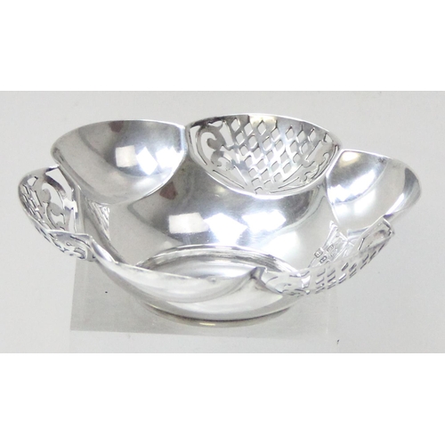 1051 - A small silver bonbon dish with pierced decoration, Birmingham 1899 by Henry Matthews, approx 11cm w... 