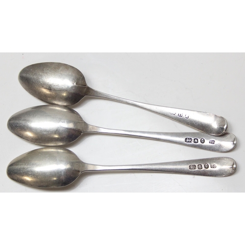 1055 - 3 Georgian silver tea spoons and a silver table spoon, various dates and maker, mainly c.1800, appro... 