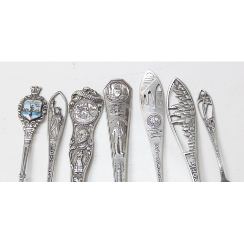 1057 - 7 assorted American Sterling silver collectors spoons to inc New York, Chicago etc, approx 106.19g g... 