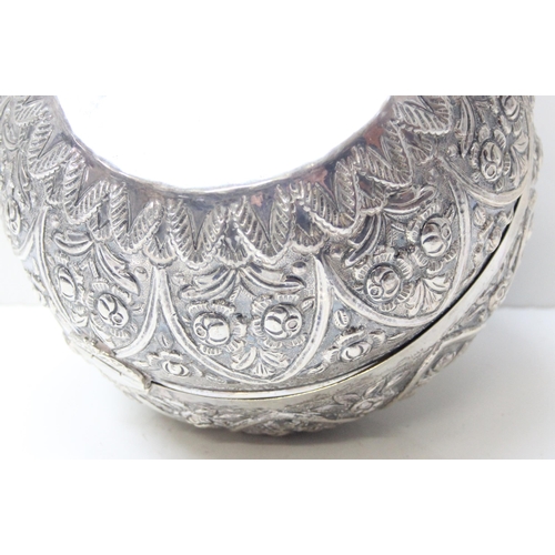 1078 - A large silver pumpkin shaped keepsake box, the exterior decorated with repousse flowers, the hinged... 