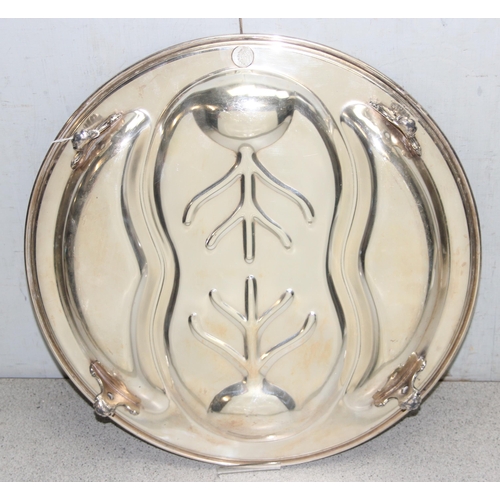 1082 - A large vintage silver plate on copper double meat serving dish with drainer, approx 47cm in diamete... 