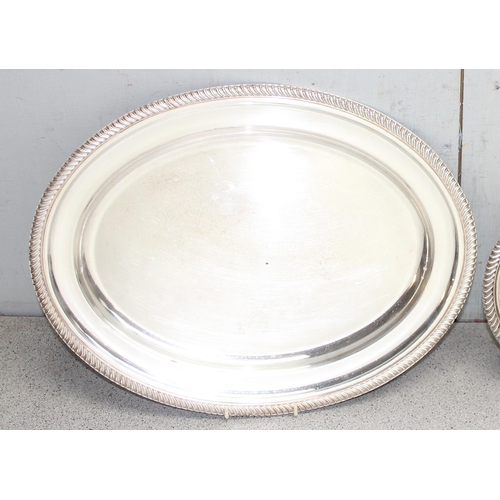 1083 - 2 large vintage silver plated serving dishes with reeded edges, indistinctly marked to reverse, the ... 