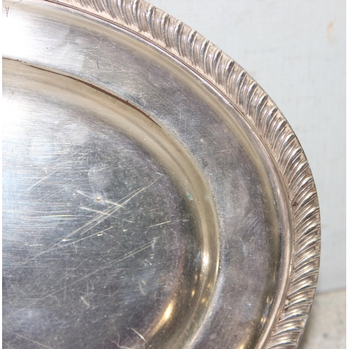 1083 - 2 large vintage silver plated serving dishes with reeded edges, indistinctly marked to reverse, the ... 