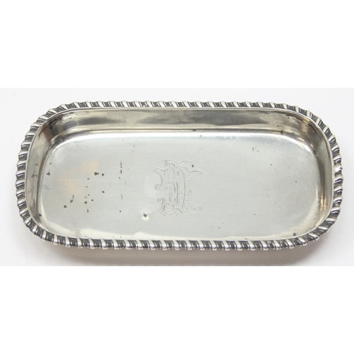 1099 - A small silver trinket dish with gadrooned border, Chester 1900, approx 11cm wide, approx 51.24g gro... 