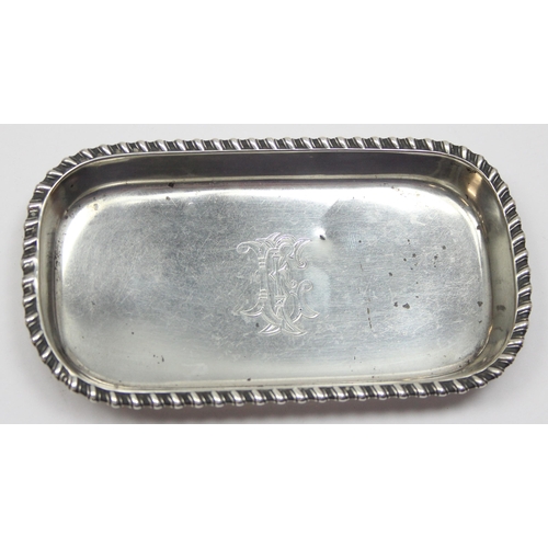 1099 - A small silver trinket dish with gadrooned border, Chester 1900, approx 11cm wide, approx 51.24g gro... 