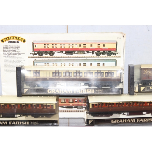 1533 - Qty of mostly boxed 'OO' gauge rolling stock to include Air fix, Tri-ang and Graham Farish.