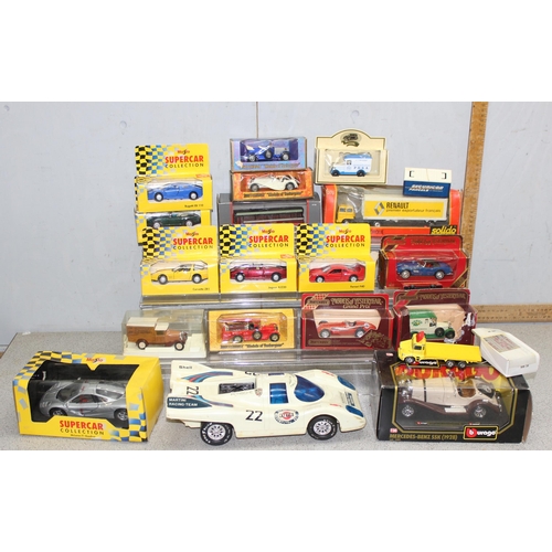 1536 - Qty of die cast model vehicles, most boxed to box to include Corgi & Maisto