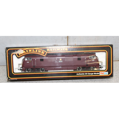 1538 - Mainline Railways OO gauge model of Maroon Warship D823 Hermes in box