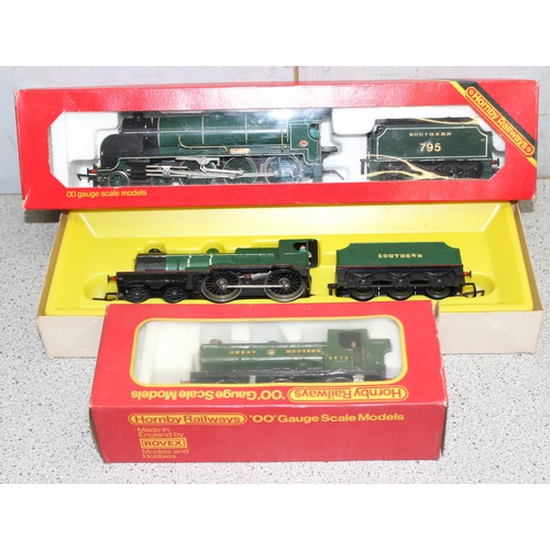 1539 - 3 boxed Hornby Railways scale models to incl OO gauge: R.041 GWR 0-6-0 Pannier Tank loco, R. 154 S. ... 