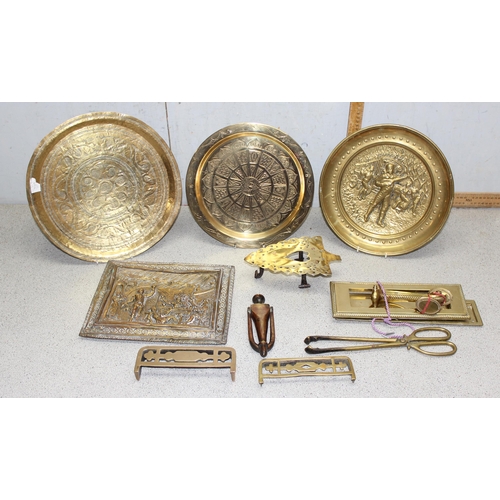 1783 - Assorted vintage brass items to incl letter box, trivet, chargers etc, approx 5.1kg gross