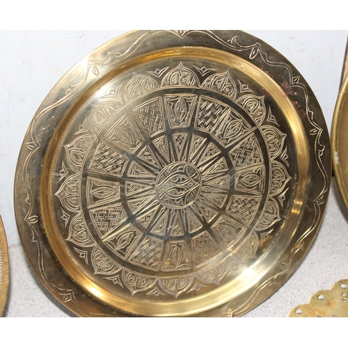 1783 - Assorted vintage brass items to incl letter box, trivet, chargers etc, approx 5.1kg gross