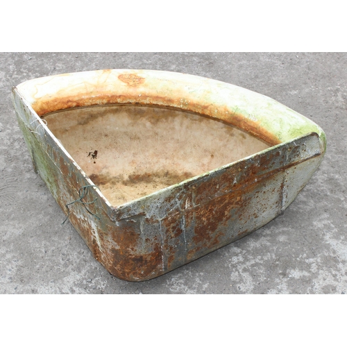 326 - A large vintage enamelled cast iron corner feeding or water trough, approx 59cm x 32cm tall