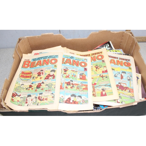 528 - Large qty of vintage comics to incl Beano and Marvel