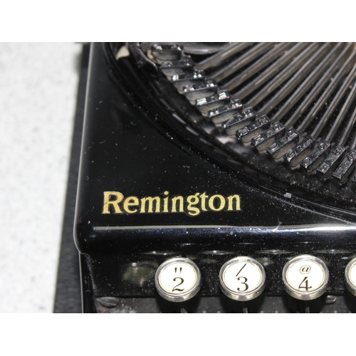 661 - Vintage Remington Compact Portable typewriter in case