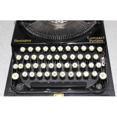 661 - Vintage Remington Compact Portable typewriter in case