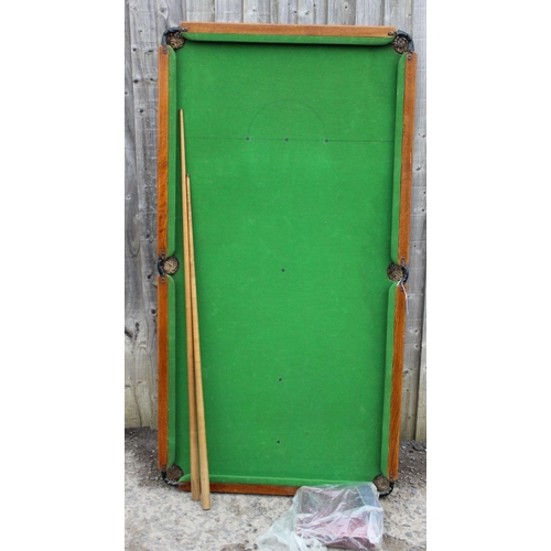 706 - Edwardian oak framed table top snooker table with adjustable levelling screws with original cues and... 