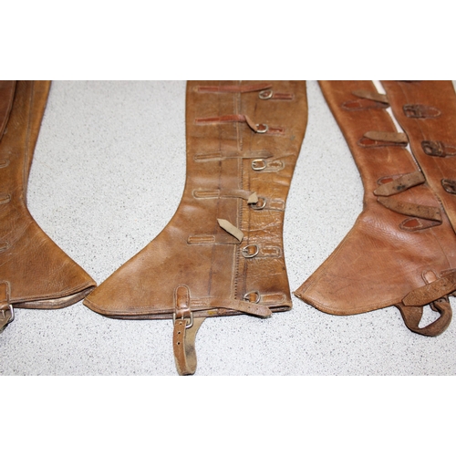 709 - Early 20th brown leather jockey cap and 2 pairs of leather gaiters