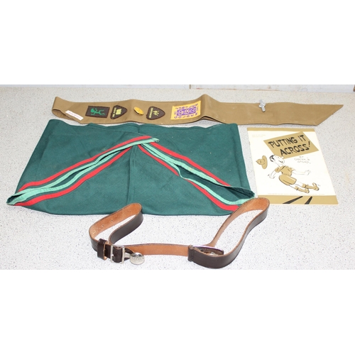 714 - Qty of Scout, Girl Guides and Brownies ephemera to incl sashes, patches and badges, associated books... 