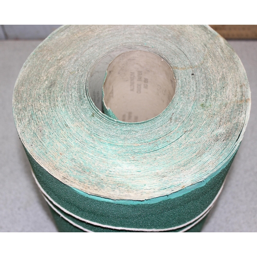 814 - Large roll of aluminium oxide paper