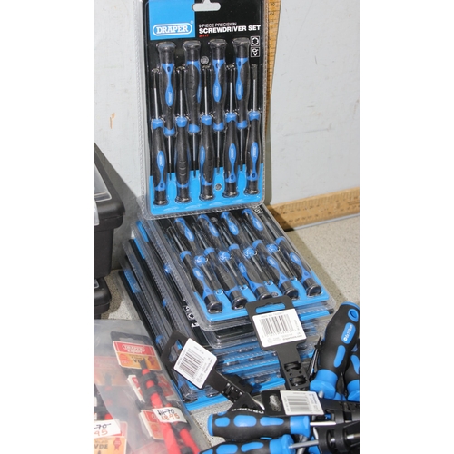 821 - Large qty of new old stock screwdrivers of varying sizes mostly Draper to include individual and 9 p... 