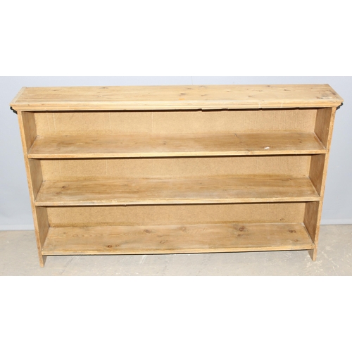 91 - A vintage or antique pine bookshelf, approx 129cm wide x 22cm deep x 77cm tall