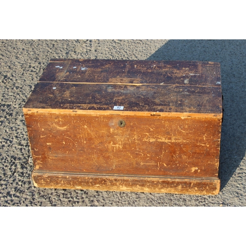 86 - A vintage pine storage trunk, approx 80cm wide x 45cm deep x 43cm tall