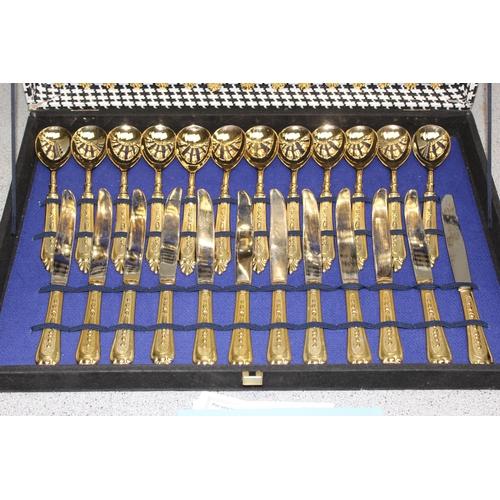 1061 - Boxed 24ct gold plated Italian cutlery set