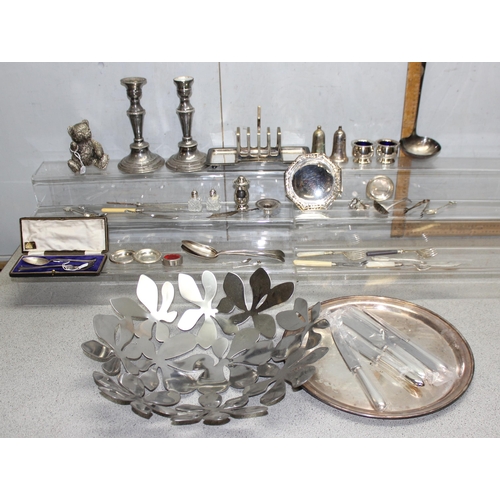 1065 - Qty of silver plated items to include serving tray, candlesticks and cutlery approx. 6.6kg