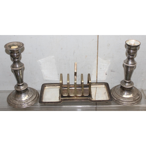 1065 - Qty of silver plated items to include serving tray, candlesticks and cutlery approx. 6.6kg