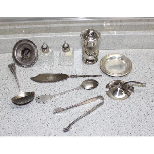 1065 - Qty of silver plated items to include serving tray, candlesticks and cutlery approx. 6.6kg