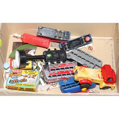 1510 - Qty of diecast toy vehicles and accessories to include Dinky, Matchbox and Corgi