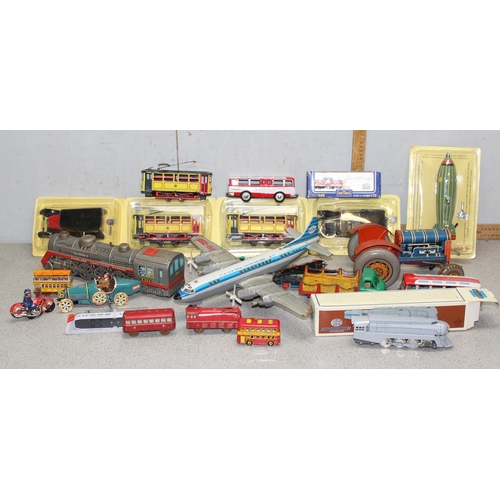 1511 - Qty of boxed and unboxed collectable to vehicles to include a boxed Hudson J3-a Streamliner