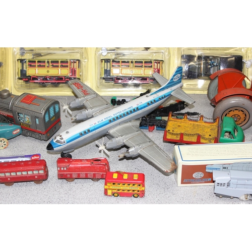 1511 - Qty of boxed and unboxed collectable to vehicles to include a boxed Hudson J3-a Streamliner