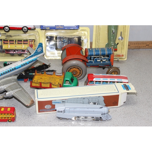 1511 - Qty of boxed and unboxed collectable to vehicles to include a boxed Hudson J3-a Streamliner