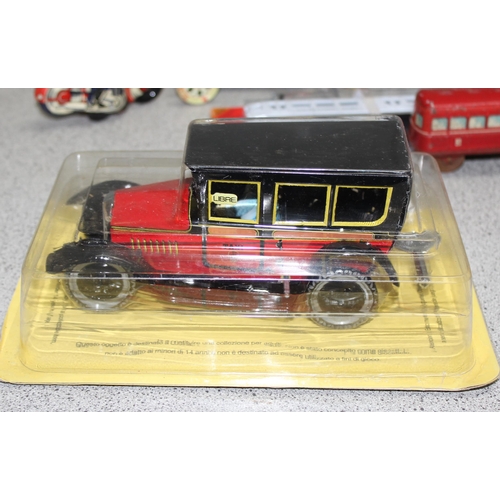 1511 - Qty of boxed and unboxed collectable to vehicles to include a boxed Hudson J3-a Streamliner