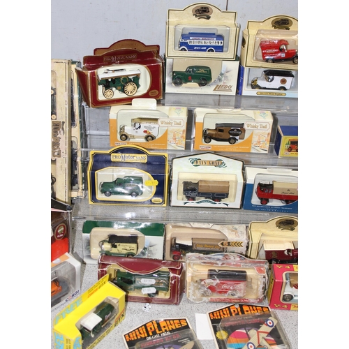 1513 - Qty of mostly boxed diecast collector model cars to include Days Gone, Matchbox and Lledo