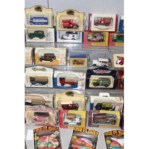 1513 - Qty of mostly boxed diecast collector model cars to include Days Gone, Matchbox and Lledo