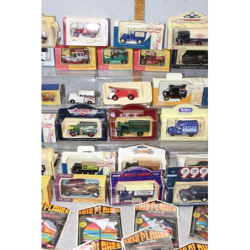 1513 - Qty of mostly boxed diecast collector model cars to include Days Gone, Matchbox and Lledo