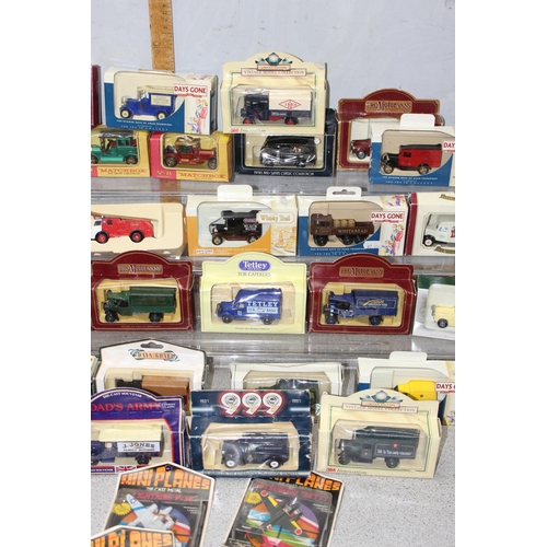 1513 - Qty of mostly boxed diecast collector model cars to include Days Gone, Matchbox and Lledo