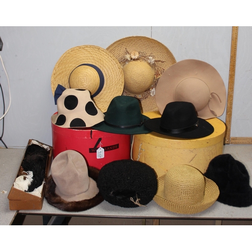 206 - Qty of vintage hats in hat boxes and a collection of hat feathers