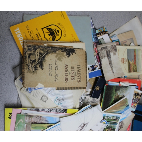 504 - Qty of mixed ephemera to include postcards, pictures and magazines