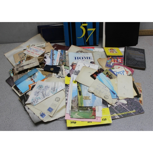 504 - Qty of mixed ephemera to include postcards, pictures and magazines