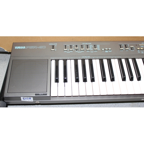 603 - Yamaha PSR-40 keyboard with stand