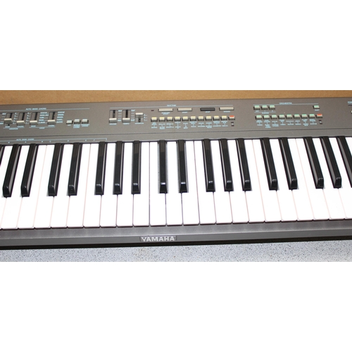 603 - Yamaha PSR-40 keyboard with stand