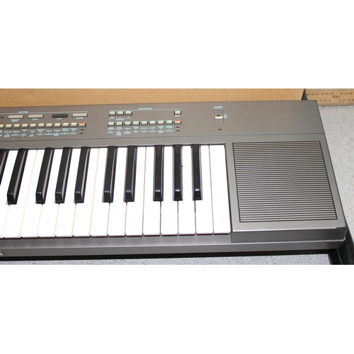 603 - Yamaha PSR-40 keyboard with stand