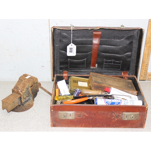 808 - Qty of vintage tools in brown leather case and a Record bench vice