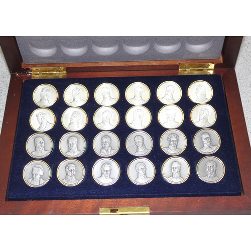 1542 - A Franklin Mint 'Battle of Waterloo' Checkers/Draughts set in fitted wooden box