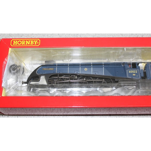 1546 - Hornby R3737 BR class A4 'Mallard' number 60022 'OO' gauge in box