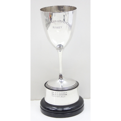 1099R - An antique silver trophy goblet, Sheffield 1900 by Lee & Wigfull, engraved for Junior Gun & Rifle Cl... 